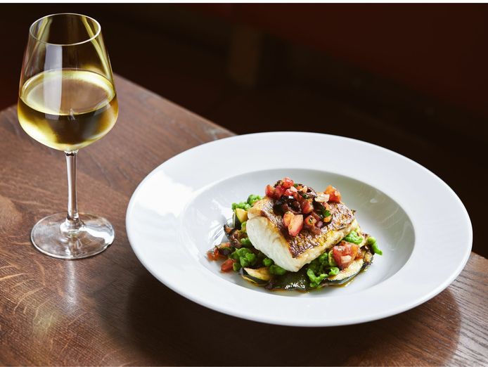 lease-takeover-opportunity-boutique-160-restaurant-in-burleigh-heads-0