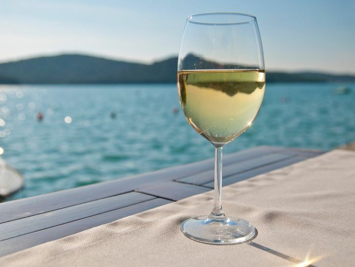 acquire-a-licensed-waterfront-eatery-in-a-premier-gold-coast-city-marina-0