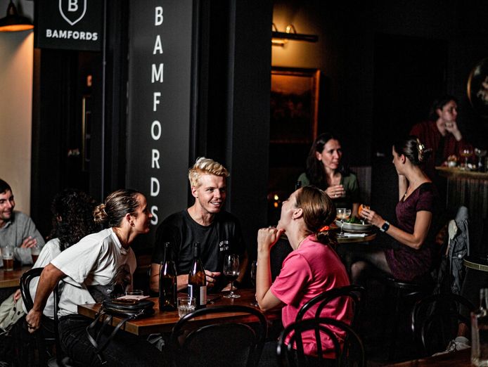 exceptional-opportunity-acquire-bamfords-bar-and-restaurant-in-kirribilli-0