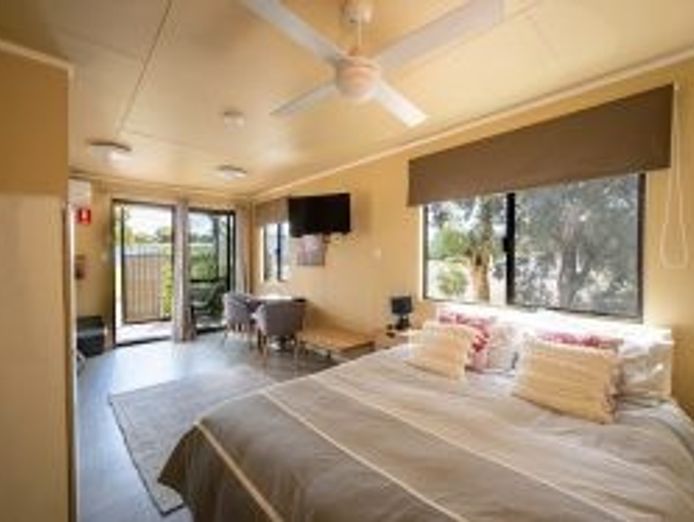 prime-country-retreat-with-built-in-income-1