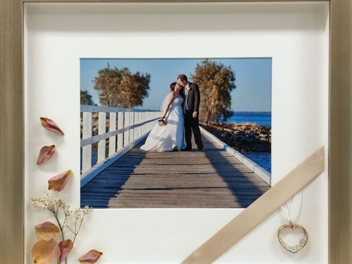 profitable-picture-framing-business-with-recurring-revenue-streams	np261k-0