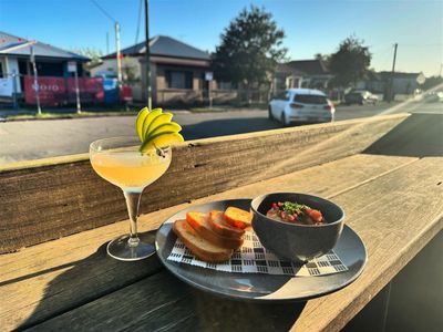 rare-hamilton-north-cafe-for-sale-walk-in-walk-out-1