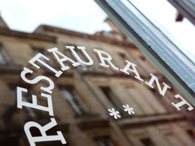 locals-favourite-consistently-booked-out-restaurant-2