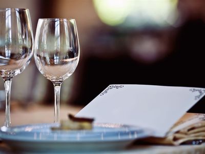 locals-favourite-consistently-booked-out-restaurant-0