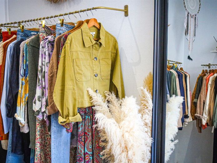 affordable-fashion-and-gift-shop-in-a-prime-location-0