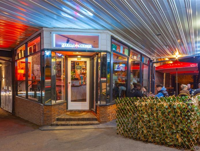 established-bar-in-landmark-location-ready-to-take-over-0