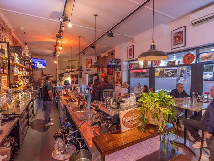 established-bar-in-landmark-location-ready-to-take-over-2