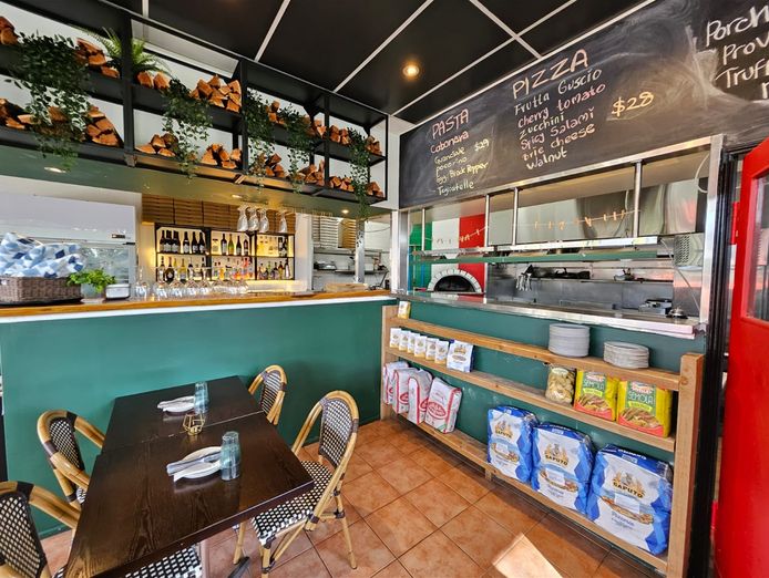 wood-fired-italian-gourmet-pizza-deli-at-gumdale-1