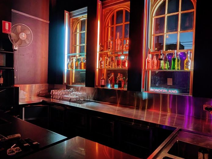 wiwo-cocktail-bar-situated-on-the-iconic-chapel-street-mobile-bars-business-1