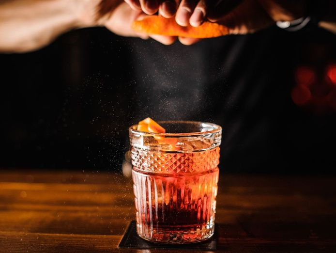 turnkey-cocktail-bar-in-premier-hospitality-district-1