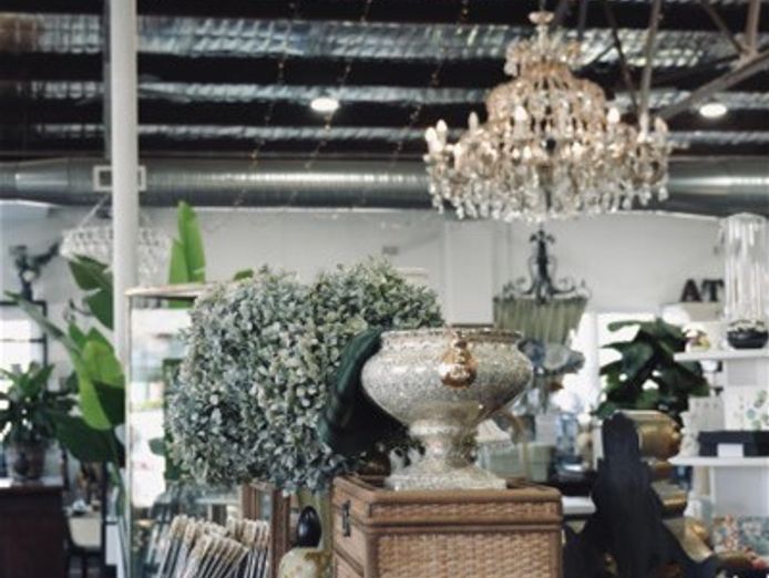 designer-vintage-emporium-amp-cafe-5