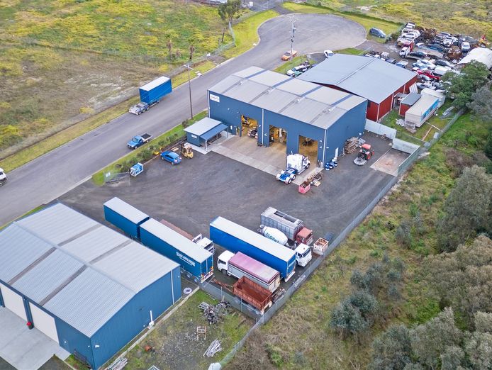 well-established-truck-and-trailer-mechanics-business-available-for-purchase-2