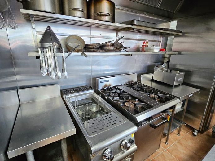 wood-fired-italian-gourmet-pizza-deli-at-gumdale-3