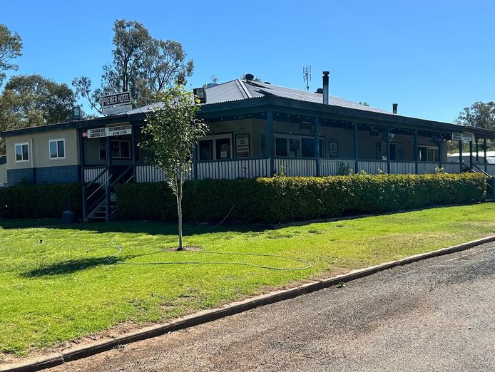 iconic-country-pub-with-accommodation-1