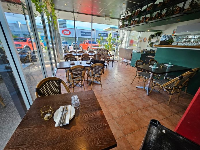 wood-fired-italian-gourmet-pizza-deli-at-gumdale-2