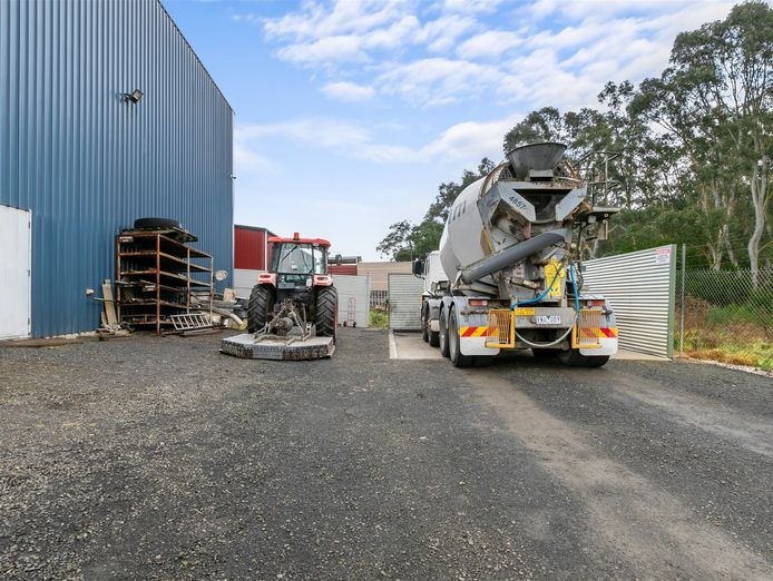 well-established-truck-and-trailer-mechanics-business-available-for-purchase-7
