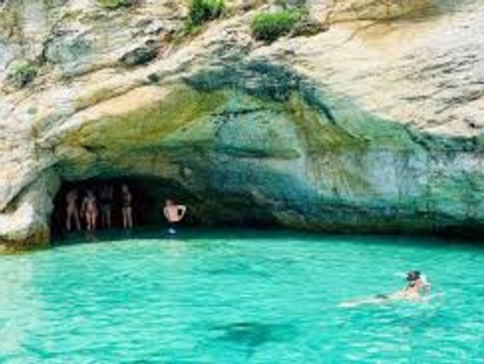 thriving-barber-shop-in-yeppoon-beachside-lifestyle-strong-profits-5