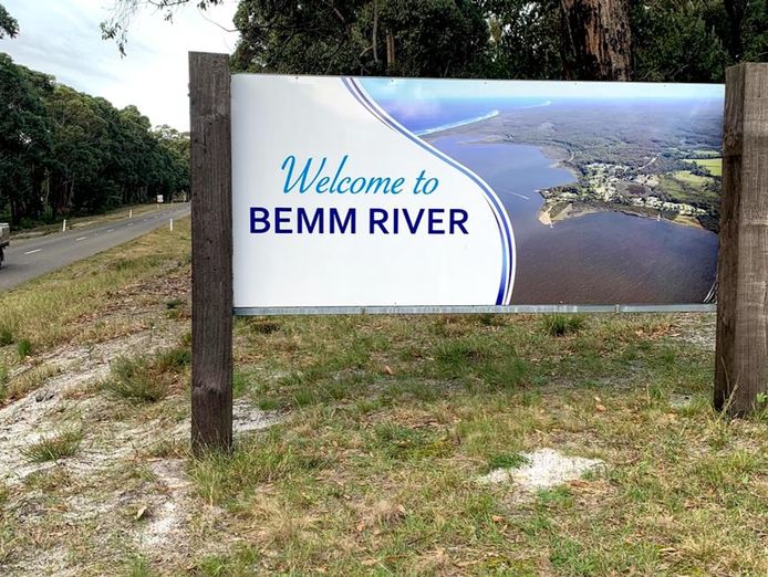 bemm-river-hotel-bar-bistro-holiday-accommodation-over-1-acre-of-prim-1