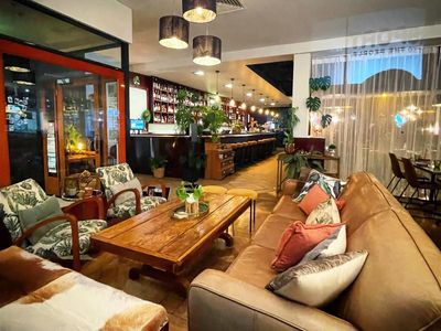 trendy-restaurant-cafe-bar-in-highly-desirable-cbd-location-1