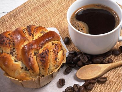 beloved-cafe-in-a-picturesque-historic-location-2