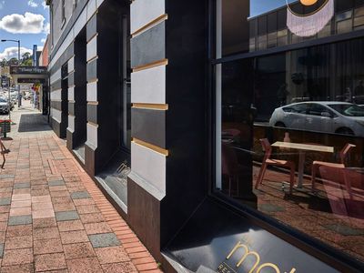 trendy-restaurant-cafe-bar-in-highly-desirable-cbd-location-4