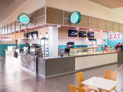 profitable-cafe-located-in-the-busy-shopping-centre-0
