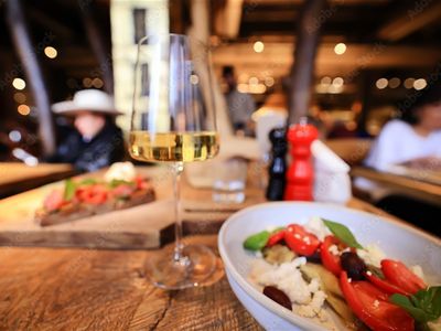 well-known-restaurant-for-sale-0