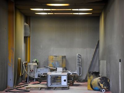 large-scale-sandblasting-facility-with-freehold-3