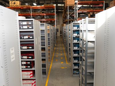 automotive-online-business-with-modern-warehouse-4