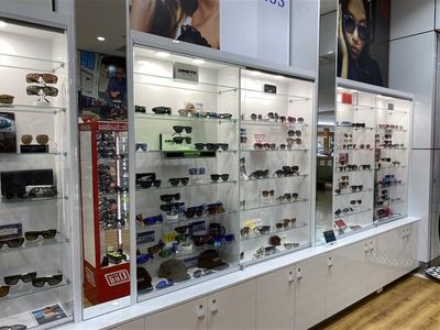long-standing-successful-sunglass-retailer-0
