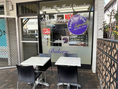 iconic-totally-gluten-free-bakery-great-product-range-0