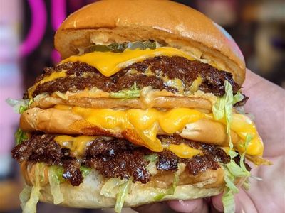 thriving-burger-amp-cocktail-venue-easy-to-run-0