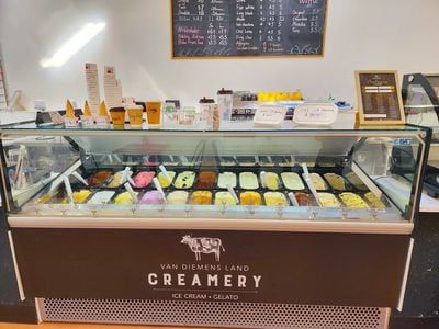 local-ice-cream-amp-bubble-tea-shop-in-claremont-3