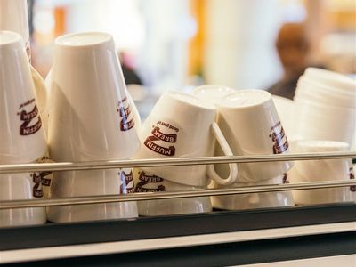 muffin-break-busy-bakery-cafe-with-strong-earnings-4