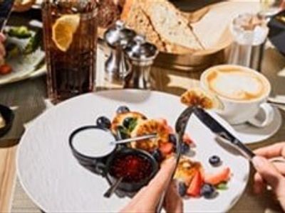 high-volume-sandwich-bar-busy-location-2