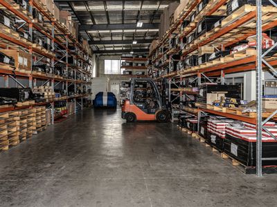 automotive-online-business-with-modern-warehouse-5