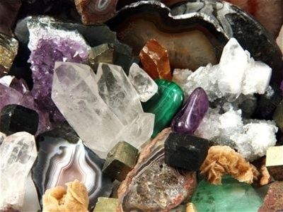 well-established-retail-business-specialisig-in-crystals-1