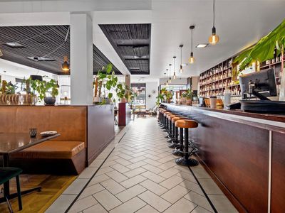 the-metz-restaurant-amp-bar-prime-cbd-location-long-lease-6