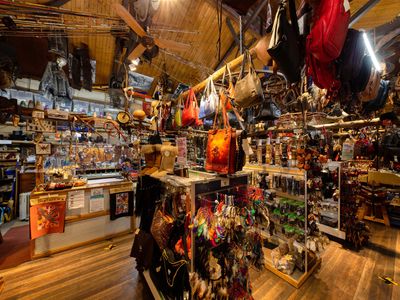 profitable-amp-iconic-store-located-in-award-winning-town-2