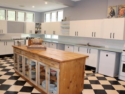 rare-freehold-accommodation-amp-lifestyle-opportunity-5