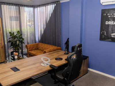 automotive-online-business-with-modern-warehouse-7