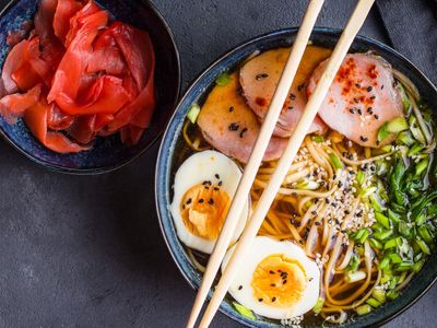 popular-sushi-train-restaurant-2