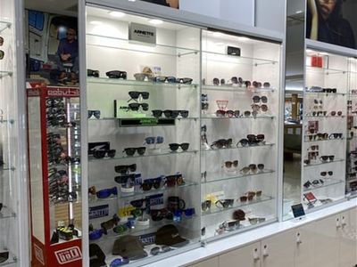 long-standing-successful-sunglass-retailer-1
