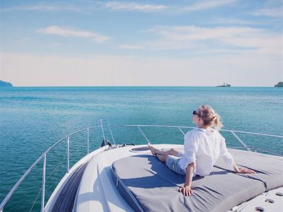 coming-soon-premium-yacht-sales-business-1