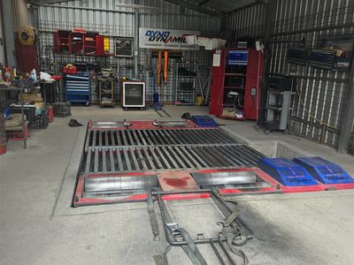 large-independent-automotive-workshop-great-facilities-6