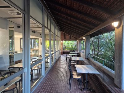 perth-uni-cafe-in-top-location-5