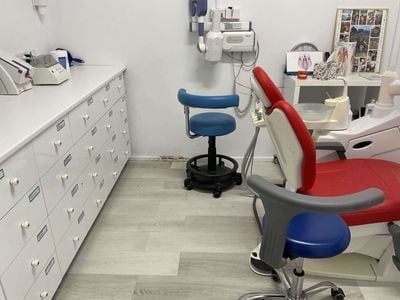 under-offer-fully-equipped-dental-practise-4
