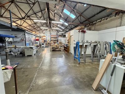 turnkey-workshop-amp-showroom-creative-space-ready-to-go-9
