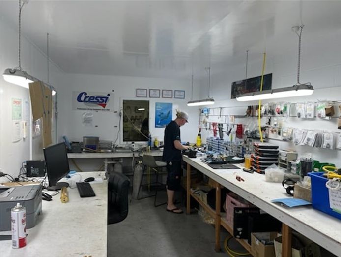 longest-and-largest-divers-world-retail-and-service-2