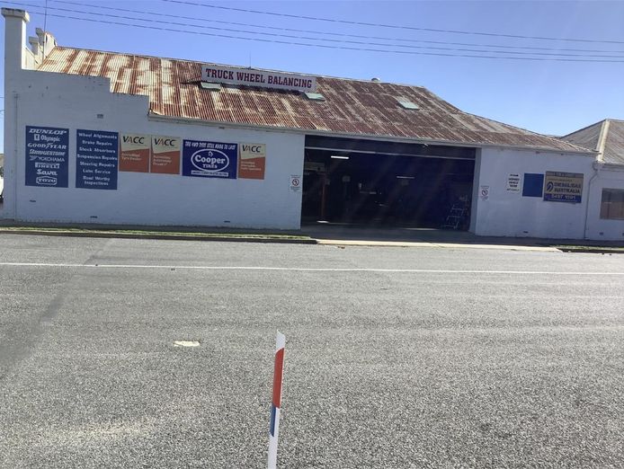 auto-business-amp-freehold-only-400k-regional-vic-2